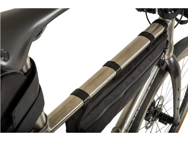 AGU Venture Bikepacking Rammeveske L Sort, 5.5L, 210gr, 52 x 14 x 6cm 