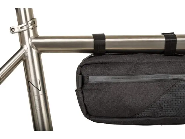 AGU Venture Bikepacking Rammeveske L Sort, 5.5L, 210gr, 52 x 14 x 6cm 