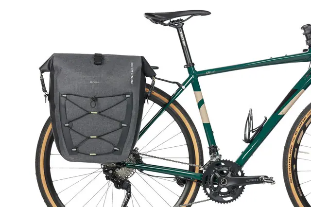 Basil Navigator MIK Studs Sideveske L Grå,31l,Vanntett IPX3,inkMIK-Studssystem 